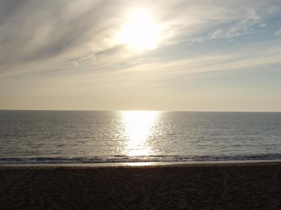 Coucher de soleil sur l' une des plages de la Faute Sur Mer